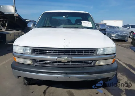 2000 Chevrolet Silverado 1500 Ls z USA, uszkodzony, nr VIN 2GCEC19V9Y1361972